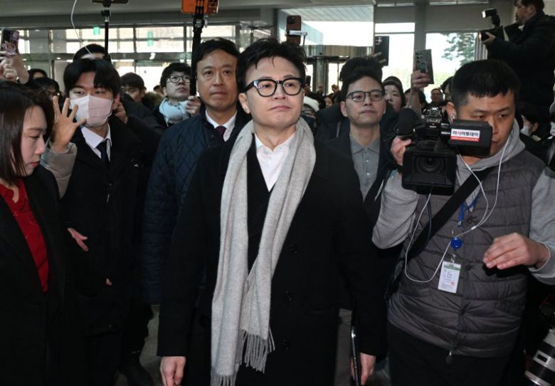 국민의힘 한동훈 전 대표가 지난 14일 당 윤리위원회가 본인을 제명 결정한 것과 관련해 입장을 밝히기 위해 국회 소통관으로 향하고 있다. 뉴스1