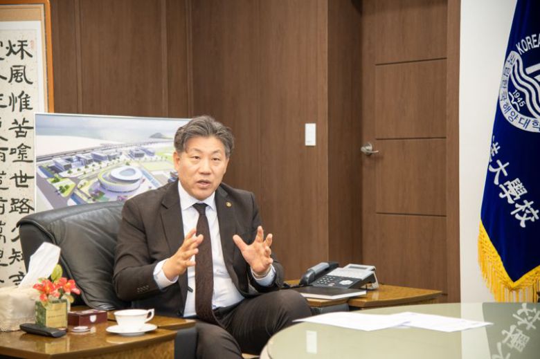 류동근 국립한국해양대학교 총장은 "해양수산부 부산 이전을 계기로 대한민국을 해양강국으로 한단계 더 도약시켜 나갈 핵심 역할을 다할 미래형 인재 양성에 전력을 다할 것"이라는 밝혔다. 국립한국해양대학교 제공