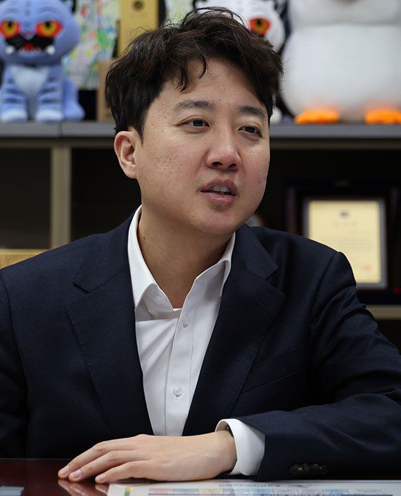 이준석 개혁신당 대표가 지난 13일 국회 의원회관에서 본지와 인터뷰를 갖고 있다. 사진=서동일 기자