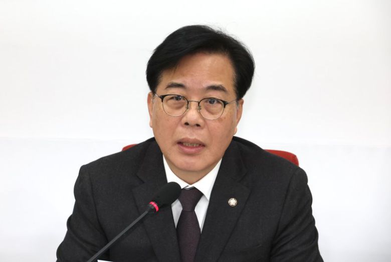 송언석 국민의힘 원내대표가 16일 오전 서울 여의도 국회에서 열린 기자간담회에서 발언을 하고 있다. 뉴시스