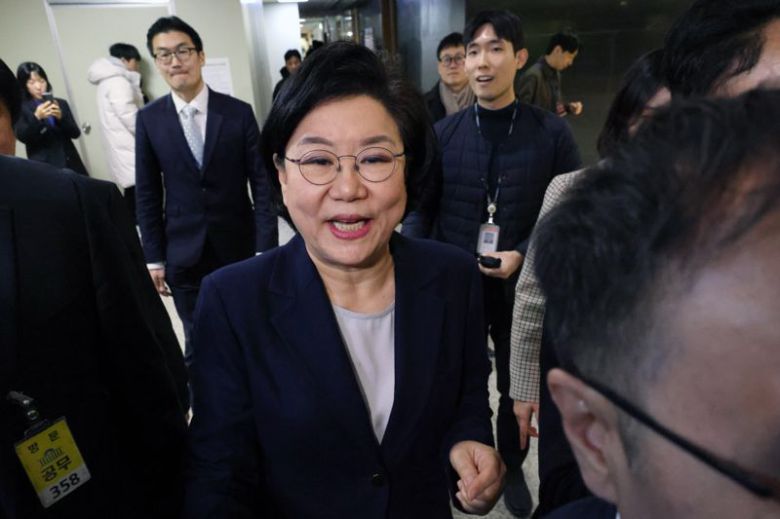 이혜훈 기획예산처 장관 후보자가 19일 오후 국회에서 취재진의 질문을 받으며 이동하고 있다. 사진=서동일 기자