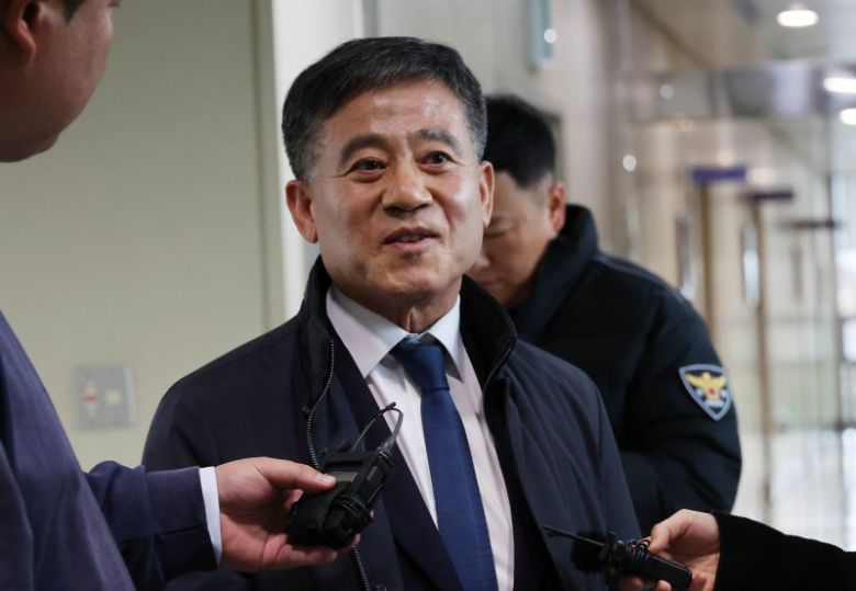 정성주 전북 김제시장이 지난해 12월16일 전북경찰청에 출석한 모습. 연합뉴스