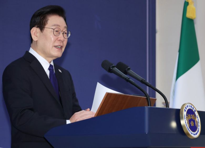 이재명 대통령이 19일 청와대에서 열린 한-이탈리아 공식오찬에서 인사말을 하고 있다. 뉴시스