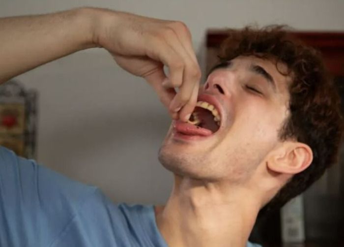 미국에서 한 청년 하루에 100마리의 살아 있는 곤충을 그대로 섭취하는 생활을 이어가고 있다고 밝혀 충격을 안겼다. 사진=뉴욕포스트 캡쳐