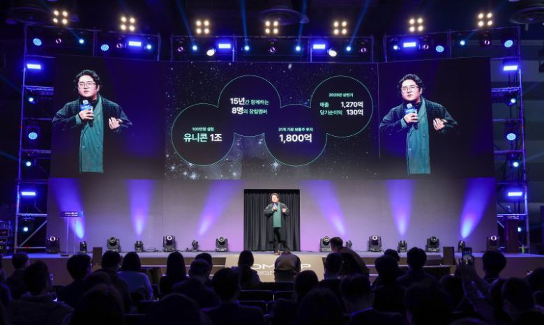 최용호 갤럭시코퍼레이션 대표가 10일 서울 강남구 코엑스에서 열린 국내 최대 규모 글로벌 스타트업 페스티벌 '컴업(COME UP) 2025'에서 퓨처 토크를 하고 있다. 뉴스1화상