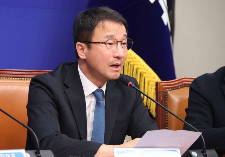 한병도 더불어민주당 원내대표가 지난 16일 오전 서울 여의도 국회에서 열린 최고위원회의에서 발언을 하고 있다. 뉴시스