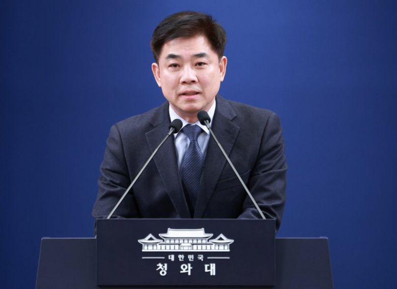 김병욱 정무비서관이 20일 청와대 춘추관에서 사직 의사를 밝히고 있다. 뉴시스