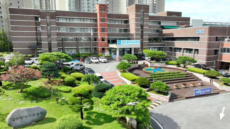 광주광역시교육청<사진>은 초등학생 6만7260명에 대한 공립초 학급 배정을 완료했다고 20일 밝혔다. 광주광역시교육청 제공