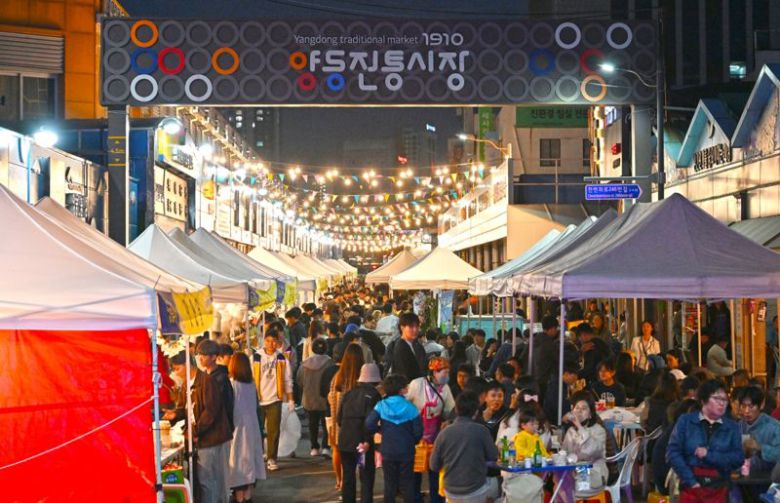 광주광역시는 중소벤처기업부 주관 '2026년 전통시장 활성화 및 안전관리 패키지 지원 사업' 공모에서 광주지역 전통시장과 상점가 29곳이 선정돼 국비 14억6000만원(총사업비 20억7000만원)을 확보했다고 20일 밝혔다. 사진은 양동시장 모습. 광주광역시 제공