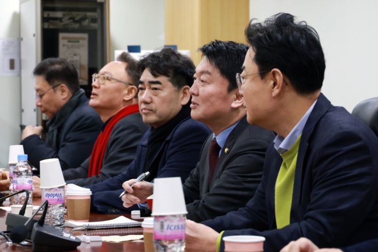 안철수 국민의힘 의원이 20일 서울 여의도 국회 의원회관에서 열린 '대안과 미래' 모임에 참석해 발언하고 있다. 뉴시스