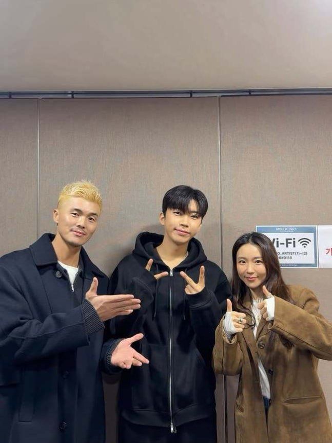 전 축구선수 김영광과 아내 김은지가 가수 임영웅과 만난 근황을 공개했다.뉴시스