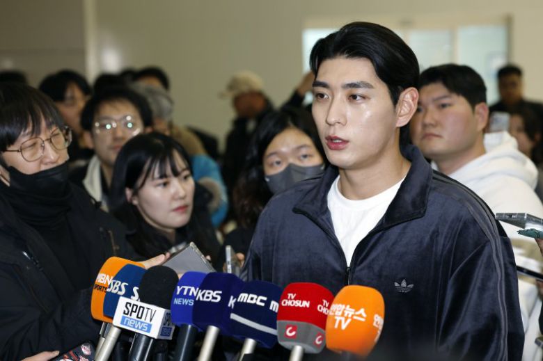 메이저리그(MLB) 샌프란시스코 자이언츠에서 뛰는 이정후가 21일 오후 인천국제공항 2터미널에서 출국 전 인터뷰를 하고 있다. 뉴스1