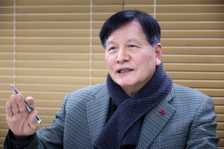 이채필 전 고용노동부 장관이 지난 19일 최근의 노동 현안과 현 정부의 노동정책에 관해 자신의 의견을 밝히고 있다. 사진=서동일 기자