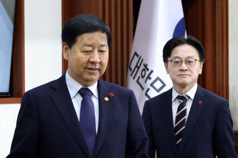 구윤철 부총리 겸 재졍경제부 장관이 21일 서울 종로구 정부서울청사에서 열린 경제관계장관회의에 참석하고 있다. 사진=서동일 기자