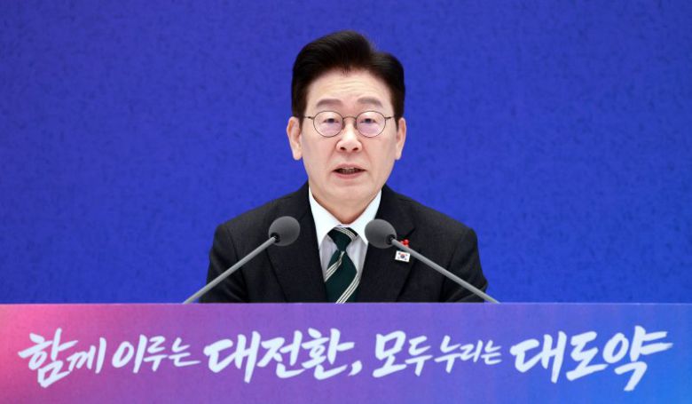 이재명 대통령이 21일 청와대 영빈관에서 열린 2026년 신년 기자회견에서 발언하고 있다. 뉴시스