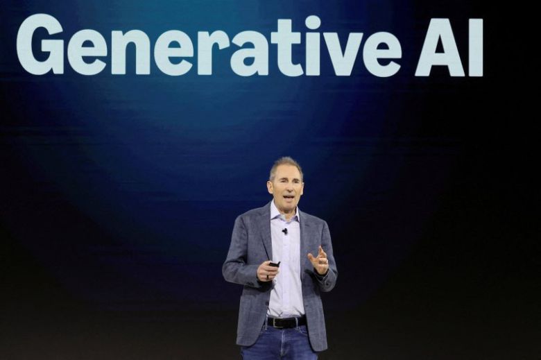 지난해 2월 25일 미국 뉴욕에서 아마존의 앤디 제시 최고경영자(CEO)가 생성형 인공지능에 대해 연설하고 있다.로이터연합뉴스