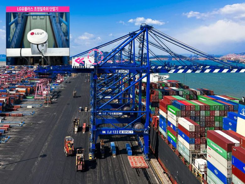 부산신항 5부두에 위치한 항만 크레인에 설치된 초정밀측위(RTK) 단말의 모습. LG유플러스 제공