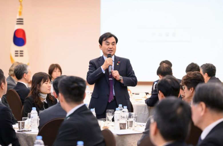 안규백 국방부 장관이 22일 서울 용산구 국방컨벤션에서 열린 '민관군 합동 특별자문위원회 종합보고회'에서 인사말을 하고 있다. 국방부 제공