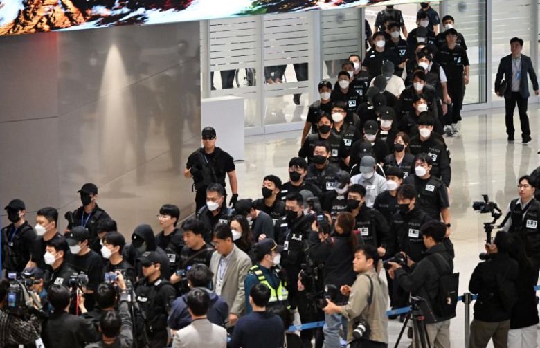 캄보디아 당국의 범죄단지 단속으로 적발돼 구금됐던 한국인들이 지난해 10월 18일 오전 인천국제공항 2터미널을 통해 송환되고 있다. 뉴스1