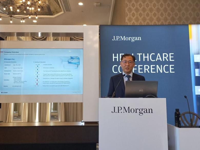 전태연 알테오젠 대표가 지난 15일(현지시간) 미국 샌프란시스코에서 열린 44회 JP모건 헬스케어 컨퍼런스 아시아·태평양트랙(APAC)에서 발표를 진행하고 있다. 알테오젠 제공