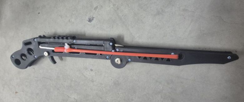 슬링건(개량형 새총)                                  스피어건(개량형 작살총)