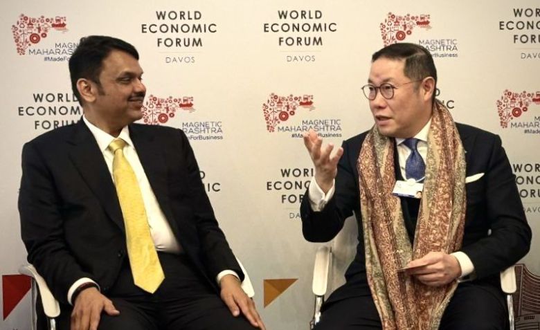 조현상 HS효성 부회장(오른쪽)과 데벤드라 파드나비스 인도 마하라슈트라 주총리가 지난 19일(현지시간)부터 개막한 2026년 다보스포럼에 참석해 인도 투자 계획에 대해 논의했다. HS효성 제공