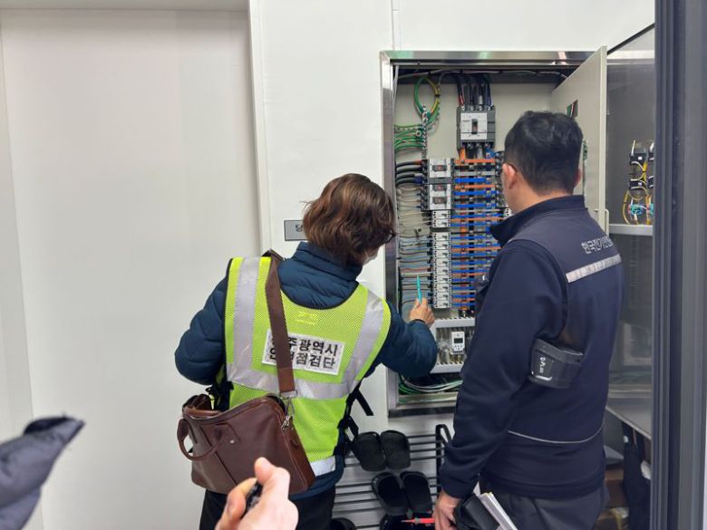 광주광역시가 설 명절을 앞두고 시민들이 안전하고 편안한 설 연휴를 보낼 수 있도록 오는 2월 11일까지 다중이용시설 110곳을 대상으로 안전 점검을 실시한다. 광주광역시 제공