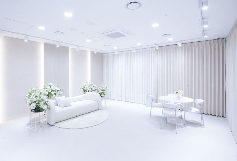 오는 24일 구미역사 상업동 1·2층에 마련된 구미영스퀘어 내에서 본격 운영되는 '스몰웨딩상담소' 스튜디오 전경. 구미시 제공