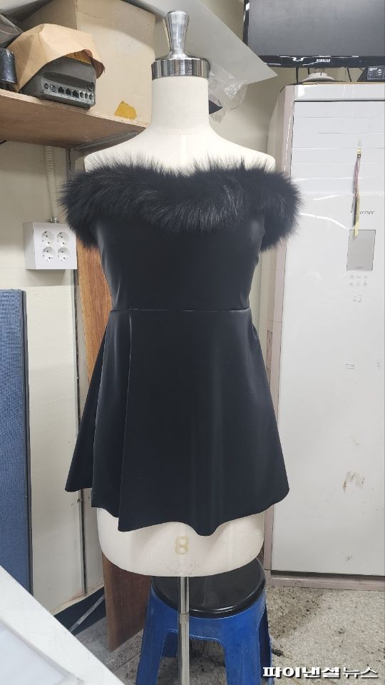 A씨 부모님이 제작한 아이돌 의상 /사진=제보자 제공