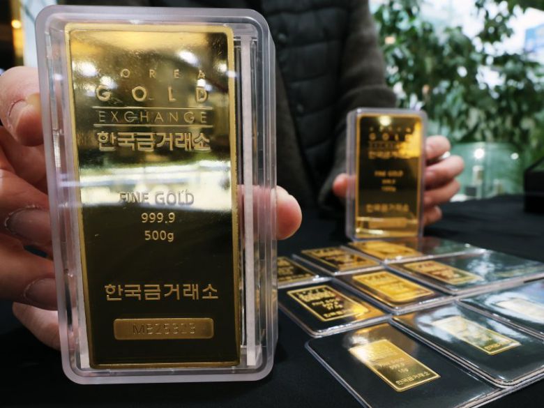 서울 종로구 한국금거래소에 진열된 금.뉴스1