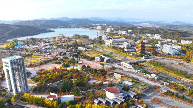 경북문화관광공사가 아시아태평양경제협력체(APEC)의 영광을 영구적 관광 자산으로 영구 보존하는 등 APEC 유산을 미래가치로 승화시키는데 총력을 기울인다. 사진은 경주 보문관광단지 전경. 경북문화관광공사 제공