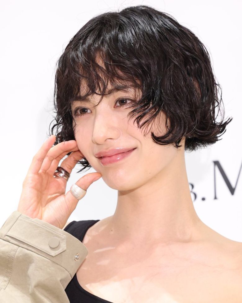 배우 나나가 18일 오후 서울 송파구 롯데백화점 잠실점에서 열린 이비엠(E.B.M) 매장 오픈 1주년 기념 행사에 참석해 포즈를 취하고 있다. 2025.4.18/뉴스1 ⓒ News1 권현진 기자 /사진=뉴스1