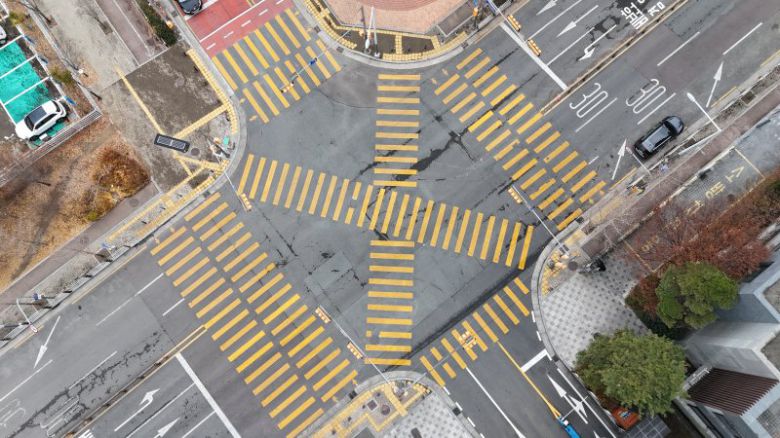 대구시 달성군 대실초 인근 어린이보호구역에 설치된 노란색 횡단보도. 뉴스1