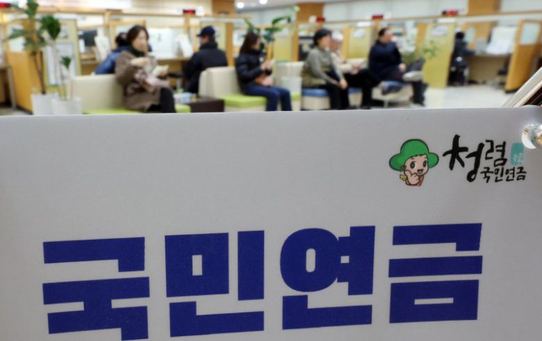 더불어민주당은 23일 국민연금공단 등 기관투자자들의 '스튜어드십 코드' 이행과 점검체계를 강화하기 위해 국민연금법 개정을 시사했다. 뉴스1