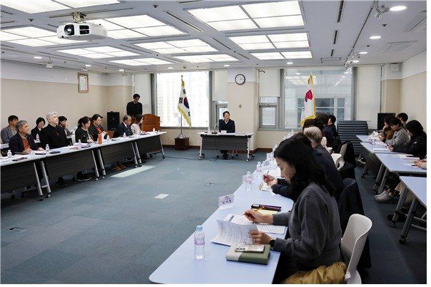 방탄소년단(BTS) 월드투어 부산 개최 대비 가격안정 대책회의 모습. 부산시 제공