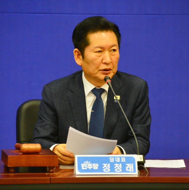 더불어민주당 정청래 대표가 23일 충북 진천국가대표선수촌에서 열린 최고위원회의에서 발언하고 있다. 뉴시스