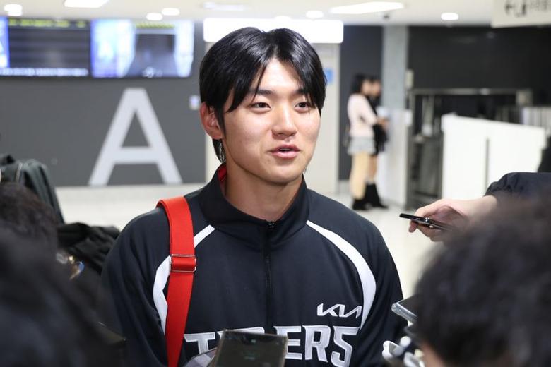 김포 국제 공항에서 만난 김도영. 전지훈련지인 일본으로 출국하기전 인터뷰에 응하고 있다.KIA 타이거즈 제공