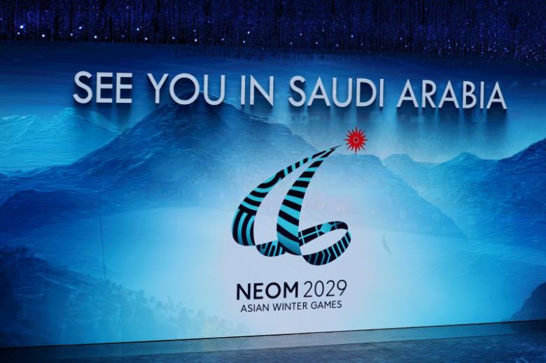지난해 2월 중국 헤이룽장성 하얼빈 국제 컨벤션 전시 스포츠센터에서 열린 제9회 하얼빈 동계아시안게임 폐회식에서 제10회 동계아시안게임 개최국 사우디아라비아 네옴시티를 알리고 있다. 뉴스1