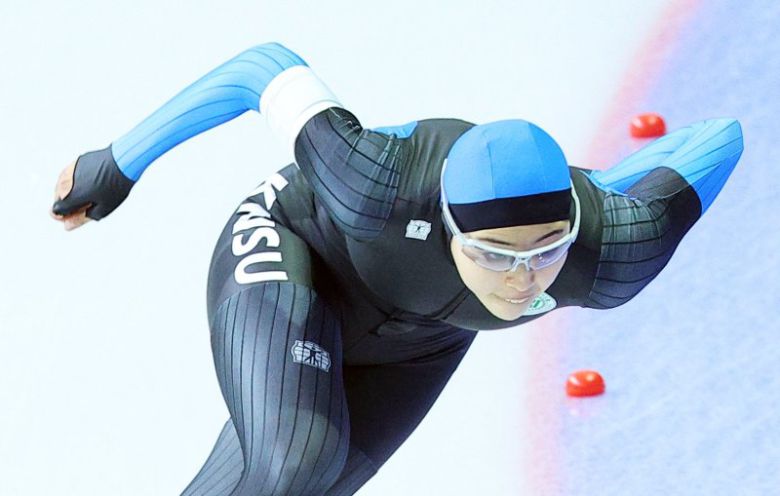 서울 태릉국제스케이트장에서 제52회 전국남녀 스프린트 및 제80회 종합 스피드 선수권대회가 열렸다. 여자부 500M 1차 스프린트에 출전한 이나현(한국체육대학교)이 힘차게 질주하고 있다. 뉴스1