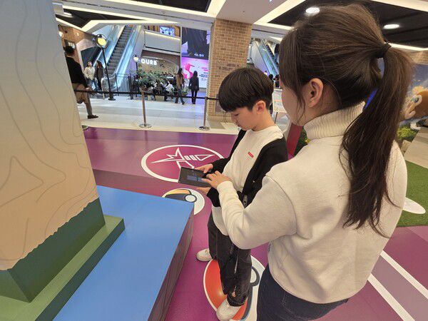 - 고속터미널 팝업 부스에서 현란한 회피 컨트롤을 선보이던 꼬마 트레이너