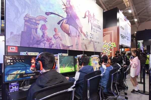 게임을 체험하는 유저들. 사진=TGS