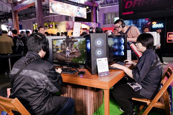 게임을 체험하는 게이머들. 사진=TGS