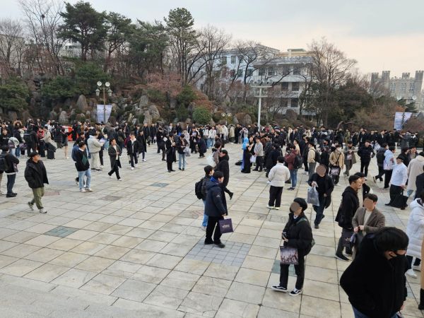- 오케스트라 콘서트 현장은 약 4000명의 지휘관이 함께했다