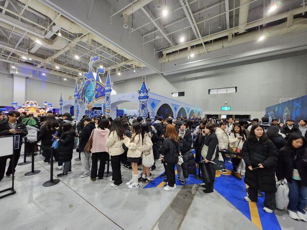 - 굿즈샵의 인기는 어느 행사를 가도 대단하다