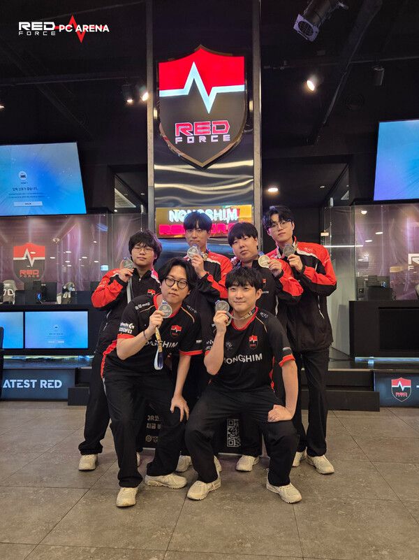 '아너 오브 킹즈 코리아 챌린지' 결승전이 열리고 있는 레드포스 PC방 신촌점. 사진=레드포스 PC방