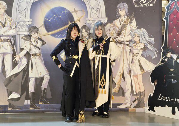 - 포토존에서 미모의 로드와 루인을 만났다