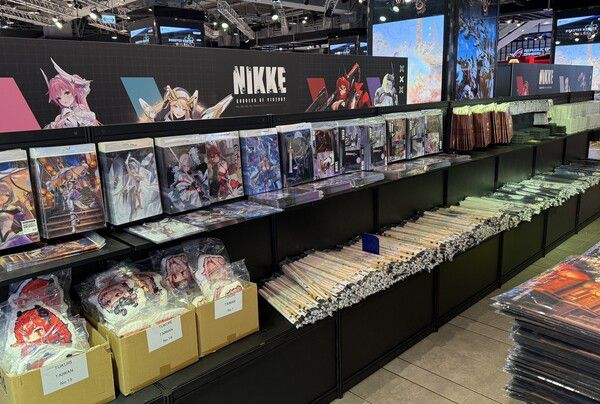 - 팬들의 핵심 목표는 한정 일러스트 굿즈였다