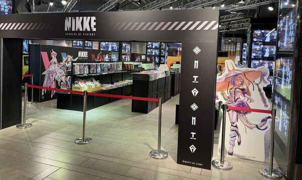 - 방문객 입장 전 부스 입구 풍경