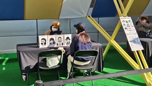 - 캐리커처 그려달라고 할걸 그랬나?