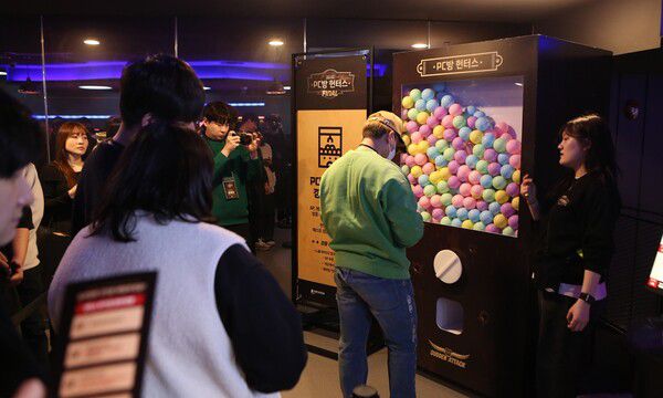 - 과연 행운의 여신은 누구에게 손을 들까?